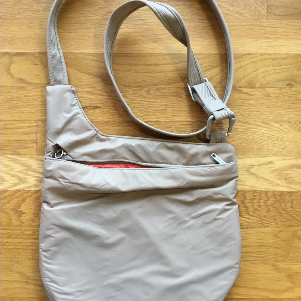 Travelon crossbody purse